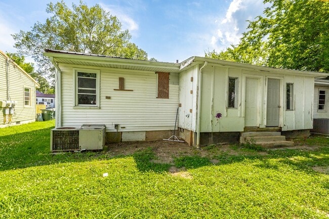 Building Photo - 5107 Sunbeam Ave