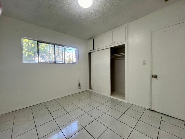 Building Photo - 719-21