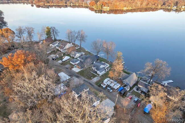 Building Photo - 8165 Leonard Dr