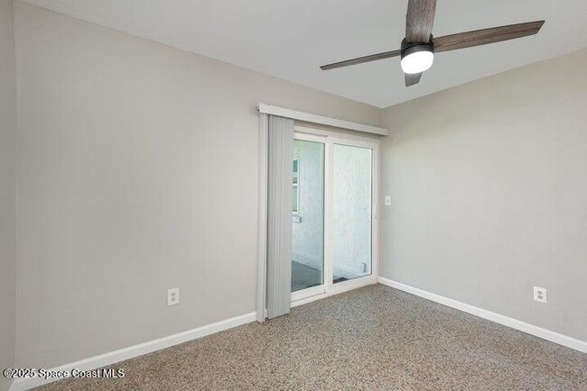 Building Photo - 215 N Riverside Dr