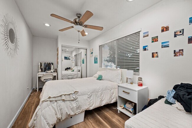 Building Photo - No back house!