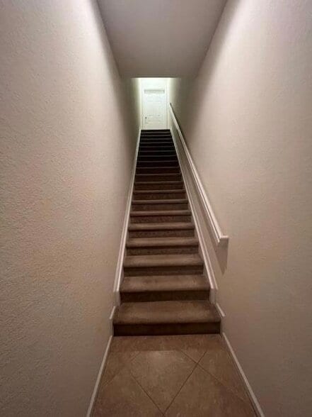 Building Photo - 221 Greenwich Cir