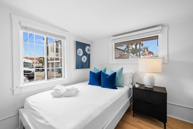 Building Photo - 344 Bonair St