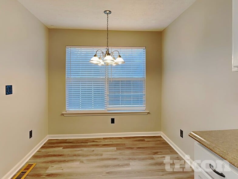 Building Photo - 132 Diamond Ct