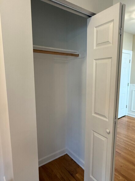 Building Photo - 6204 N Claremont Ave