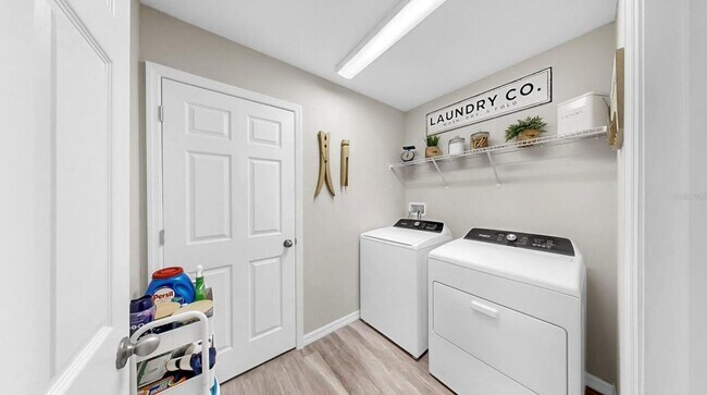 Building Photo - Spacious 5bed - With Amenities!