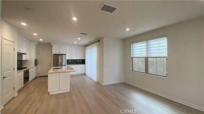 Building Photo - 110 Sunnyside