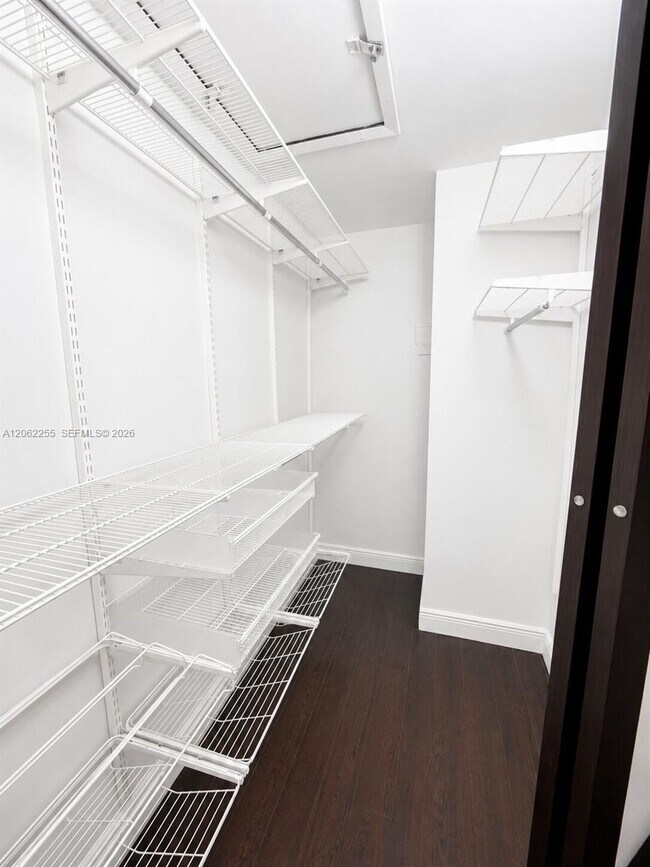 Building Photo - 9879 SW 118th Pl