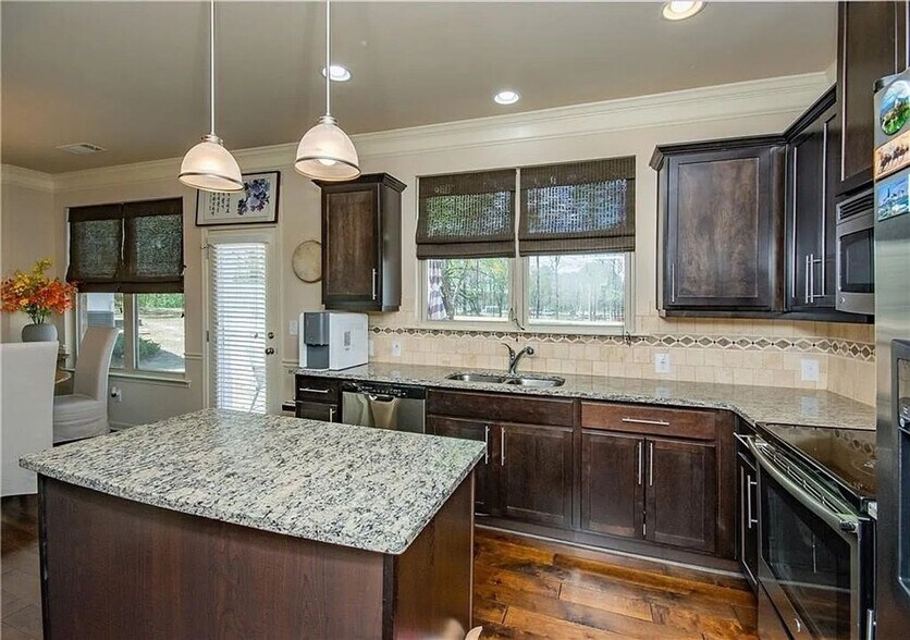 Building Photo - 3092 Brockenhurst Dr