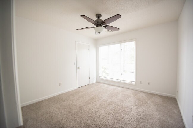 Building Photo - 6815 Raintree Dr