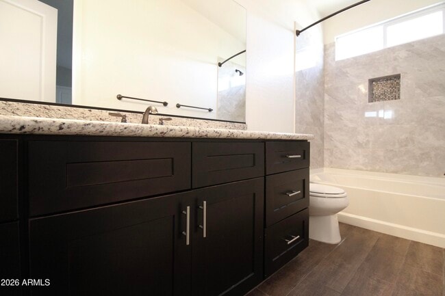 Building Photo - 1024 E Curry Rd