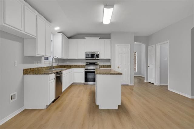 Building Photo - 712 Riverhead Dr