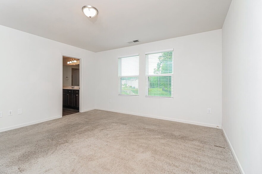 Building Photo - 44 Meriwether Ln