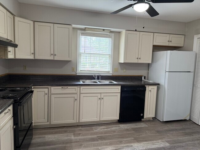 Building Photo - 5841 Falstaff Dr