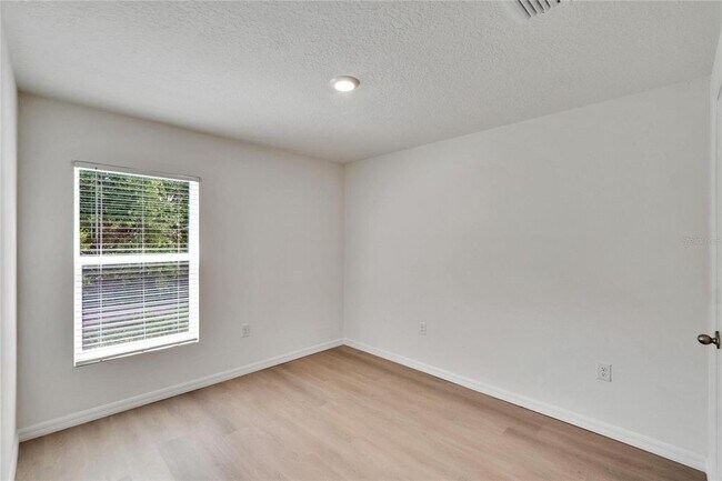 Building Photo - 10392 Sheffield Rd
