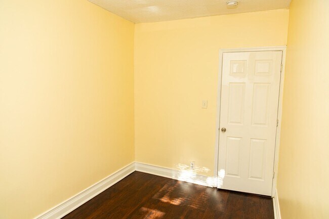 Building Photo - 505 Denison St