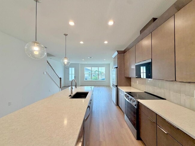 Building Photo - 1887 Pinecliff Dr