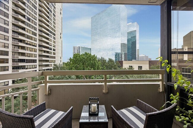 Building Photo - 15 Greenway Plz