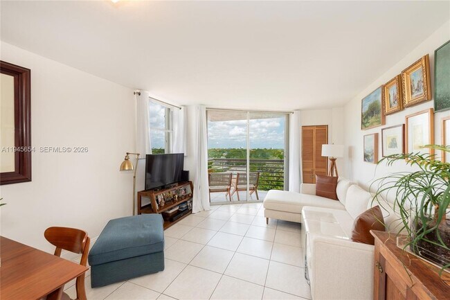 Building Photo - 2400 SW 3rd Ave