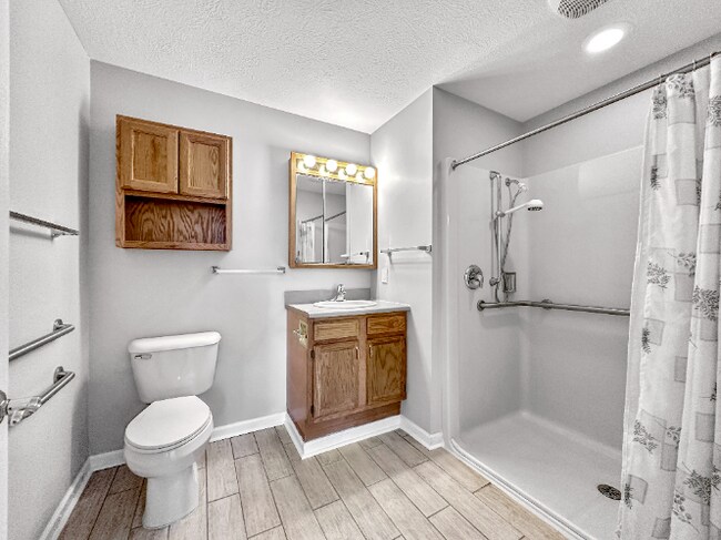 Building Photo - Beautiful 2 Beds 2 Baths Villa in Far South