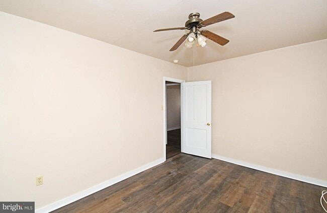 Building Photo - 254 Morris St