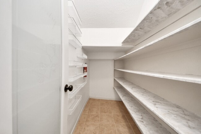 Building Photo - 2405 Guilbeau Ln