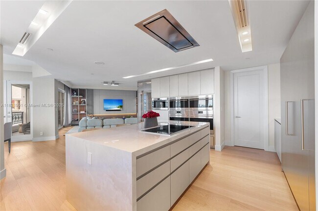 Building Photo - 5242 Fisher Island Dr