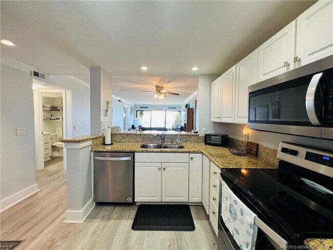 Building Photo - 10102 S Ocean Dr