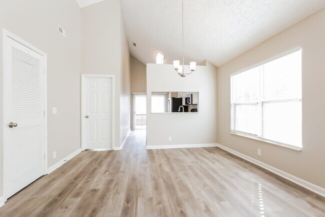 Building Photo - 3521 Glenfalls Dr