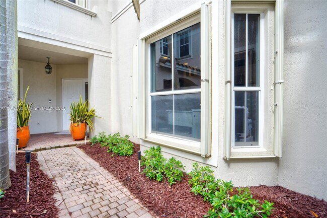 Building Photo - 1364 Harbor View W