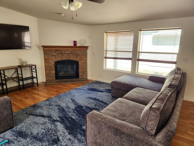 Building Photo - LEASE TAKEOVER_Move-in ready Home in Railroad Springs