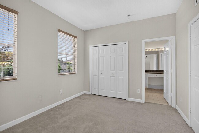 Building Photo - 10671 Old Hammock Wy