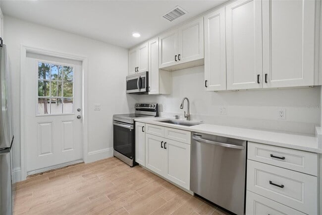 Building Photo - 9008 Bay St NE