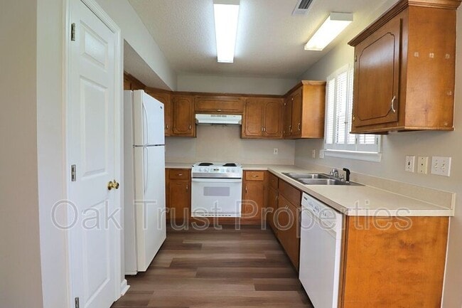 Building Photo - 294 Hastings Dr
