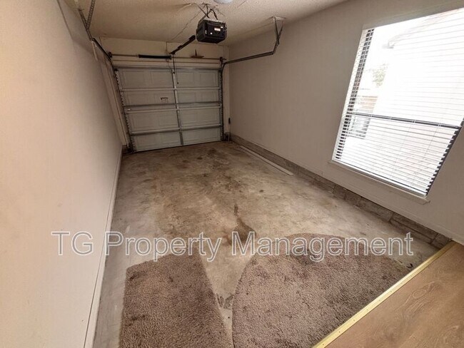 Building Photo - 7823 Fawn Brook Cir E