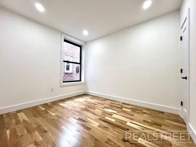 Building Photo - BRAND NEW 4 BED 2 BATH WITH W/D IN UNIT!