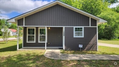 Building Photo - Totally Renovated Home