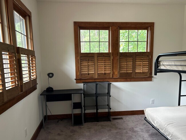 Building Photo - 38 Bungalow Village Way