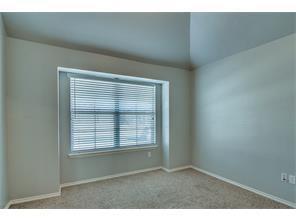 Building Photo - Large 3 Bedroom-Study- Large Livingroom-De...