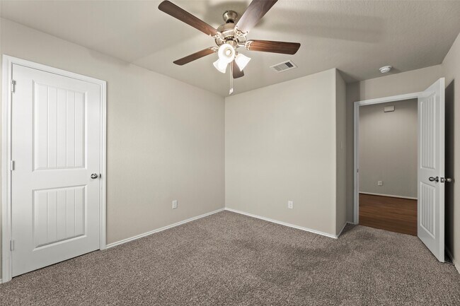 Building Photo - 1827 Brady Shores Dr