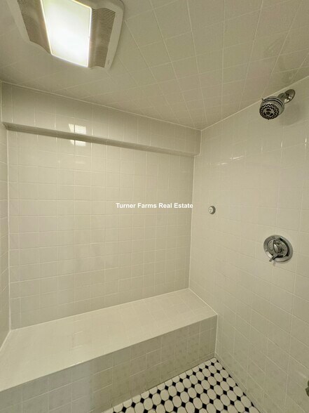 Building Photo - 77 Fairfax St