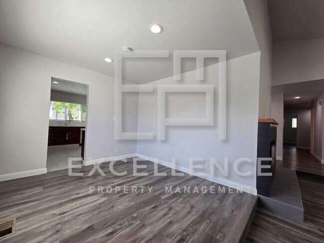 Building Photo - Fully Updated 4/2 Corner Lot Home - Firepl...