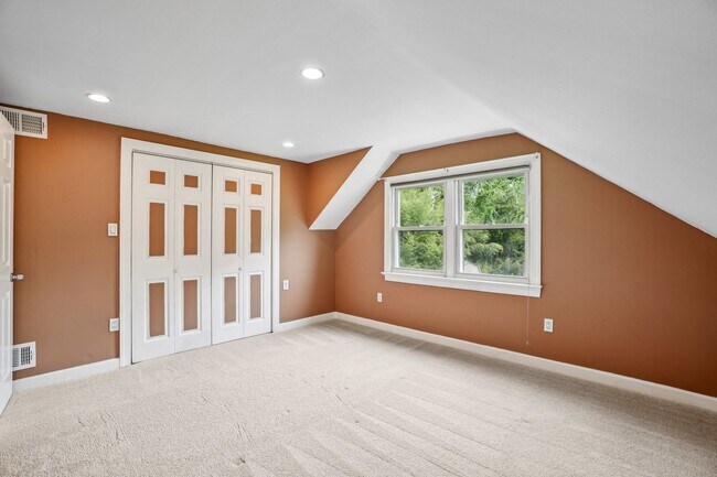 Building Photo - Adorable 4BR/3BA Cape Cod on a Generous 0.4-Acre Lot