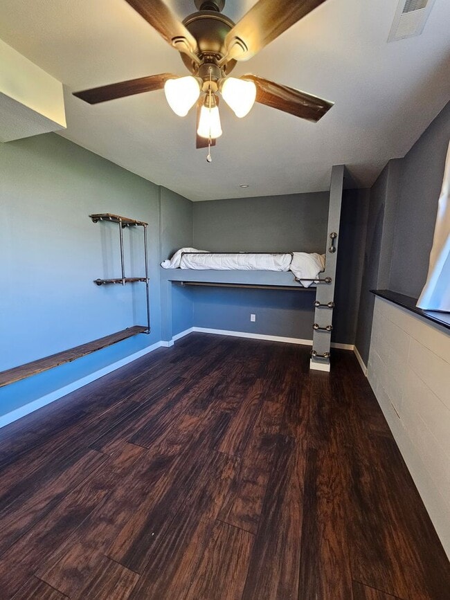 Building Photo - 3 BED | 3 BATH | SPLIT FOYER HOME | GARAGE