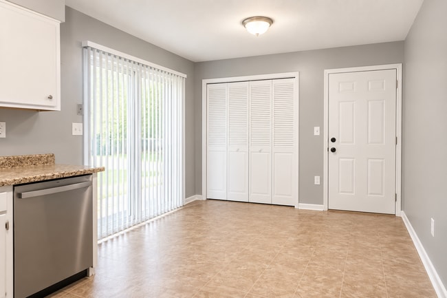 Building Photo - 701 Marengo Dr