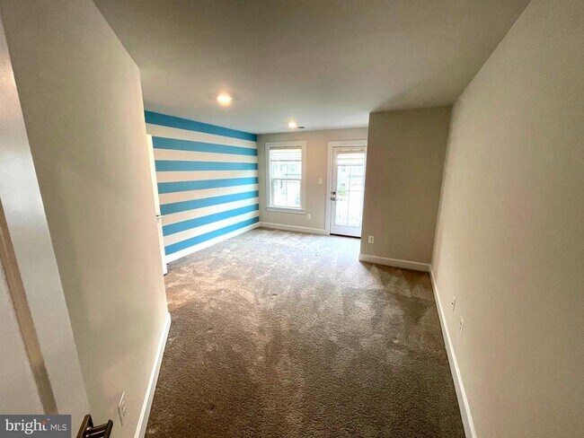 Building Photo - 33789 Freeport Dr