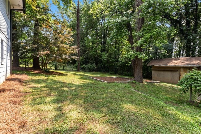 Building Photo - Charming 1950's Ranch w/ Modern Upgrades a...