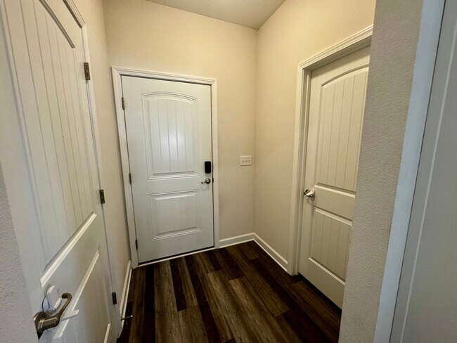 Building Photo - 9867 Shangri La West Rd