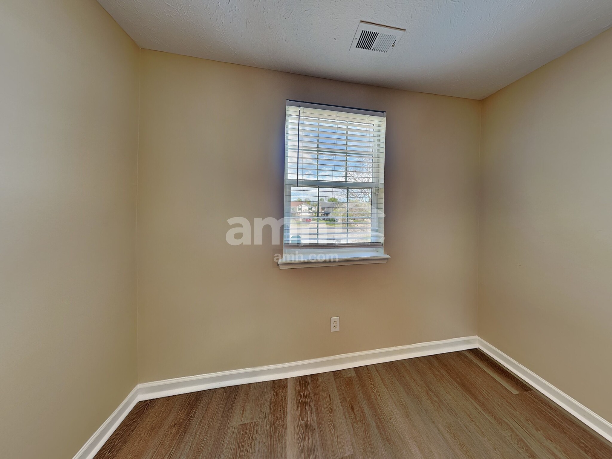 Building Photo - 11933 Titania Cir