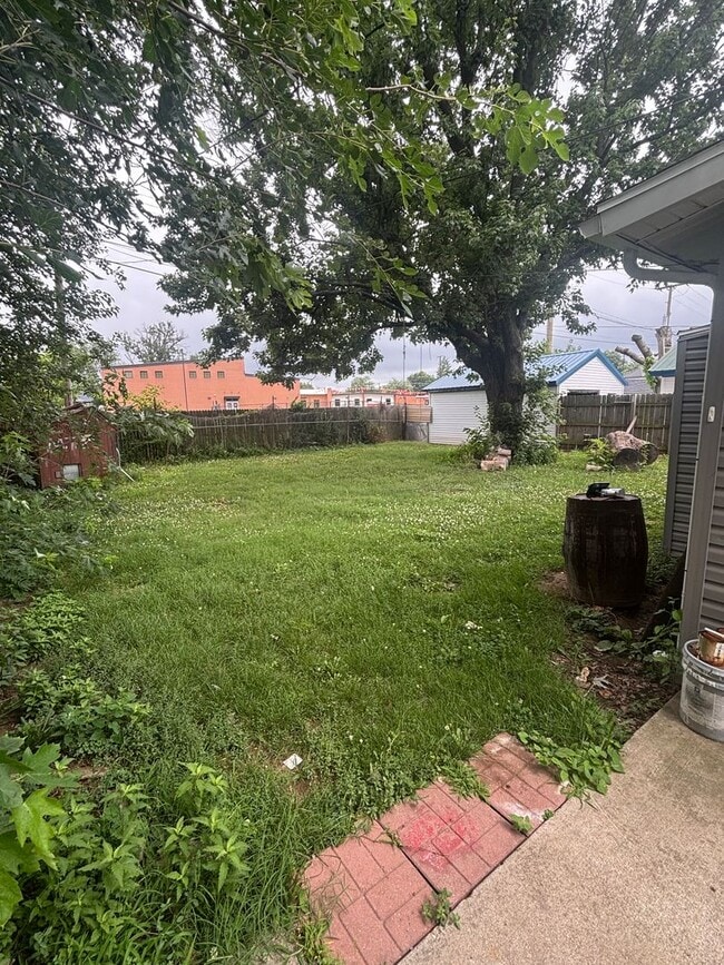 Building Photo - FOR RENT 3 bed 1 bath!